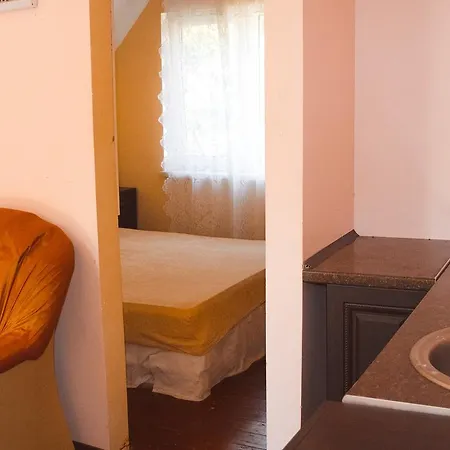 Quiet Two-storey House Obil'niy Fontaine *